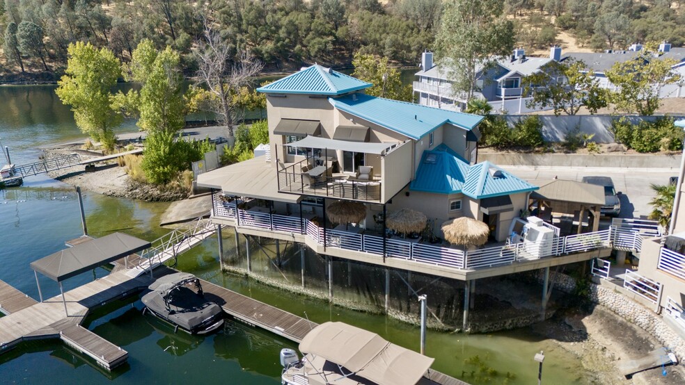 6603 Lake Tulloch Pl, Copperopolis, CA à vendre - Photo de l’immeuble – Image 3 sur 22
