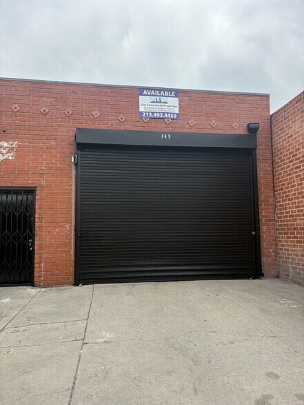 149 W 31st St, Los Angeles, CA à louer - Photo de l’immeuble – Image 1 sur 17