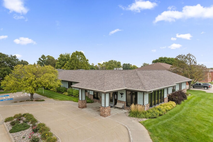 2559 37th Ave, Columbus, NE à vendre - Photo de l’immeuble – Image 3 sur 43