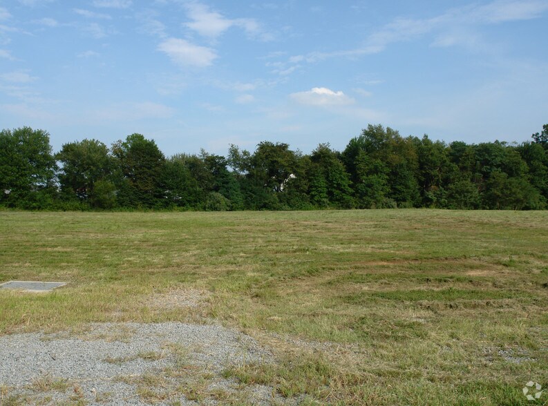 2570 Wrangle Hill Rd, Bear, DE à louer - Photo de l’immeuble – Image 2 sur 3