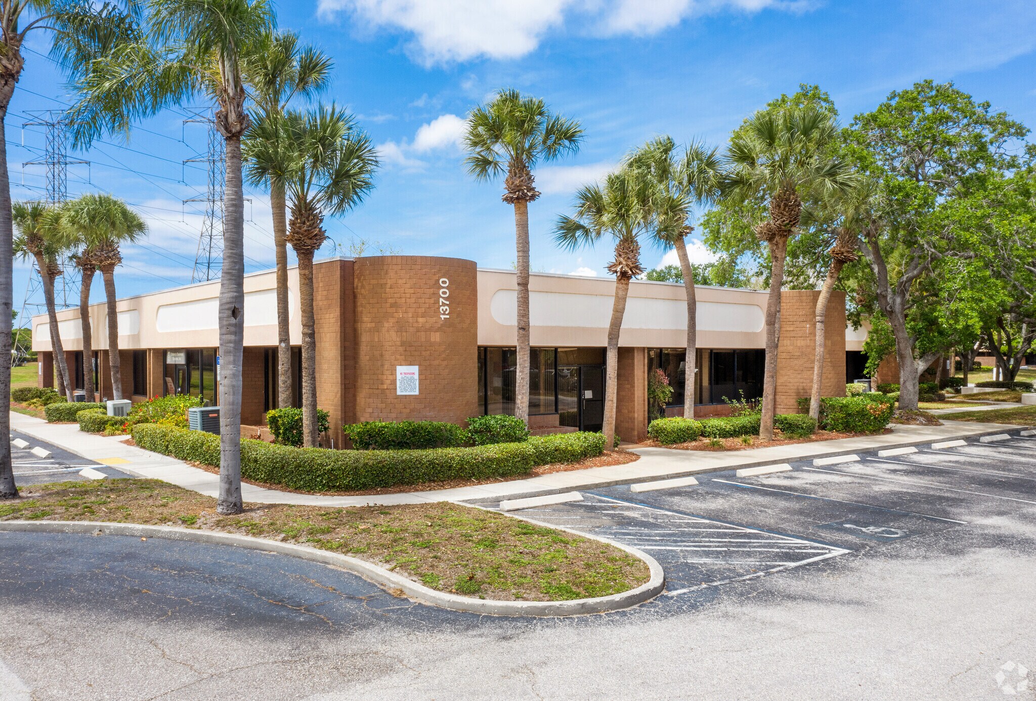 13700 N 58th St, Clearwater, FL à louer Photo principale– Image 1 sur 8