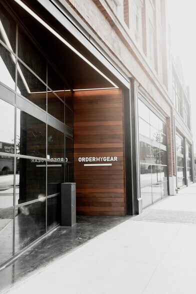 2211-2215 Commerce St, Dallas, TX à louer - Photo de l’immeuble – Image 2 sur 8