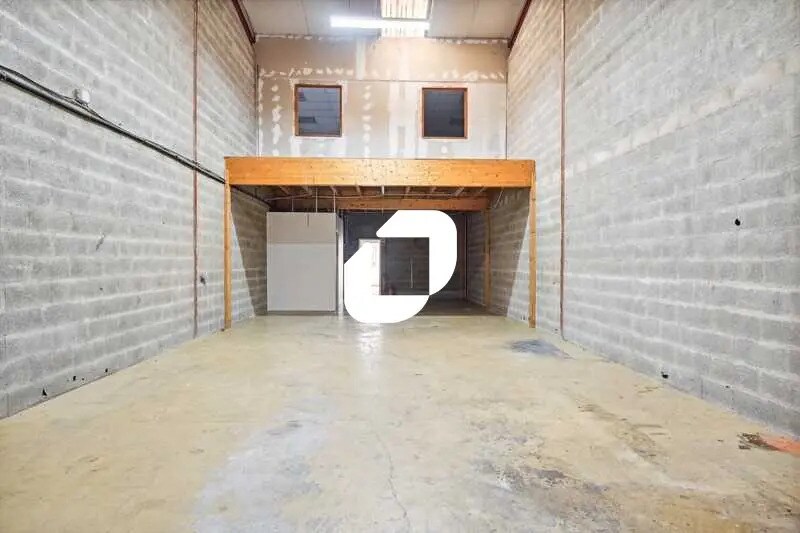 Local d’activités dans Grigny à louer - Photo intérieure – Image 2 sur 9