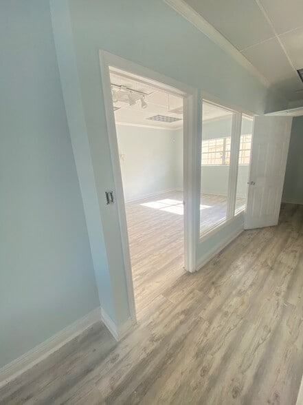 2080 6th Ave, Vero Beach, FL à louer - Photo intérieure – Image 3 sur 17