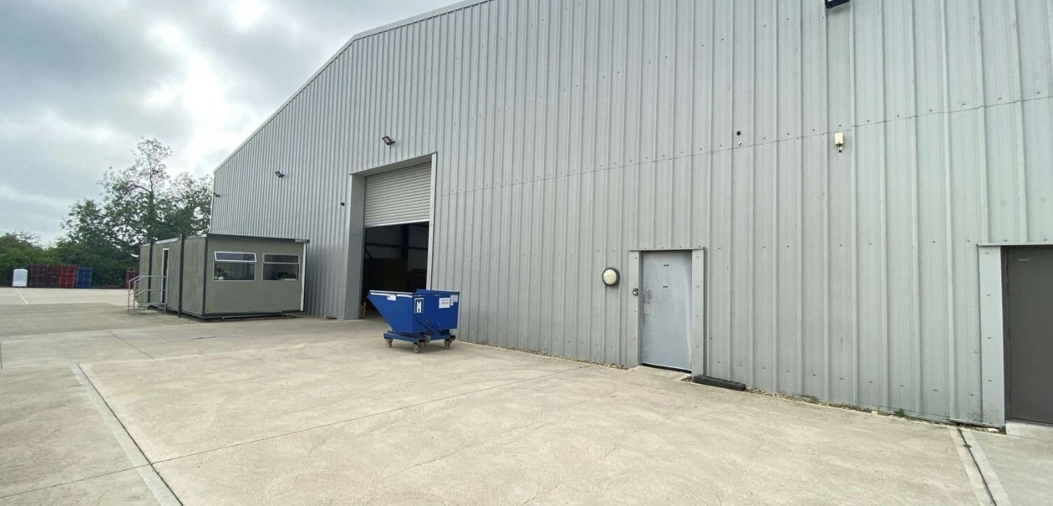 Store 1, Bourne Enterprise Park, Tunnel Bank, Bourne à louer Photo de l’immeuble– Image 1 sur 3