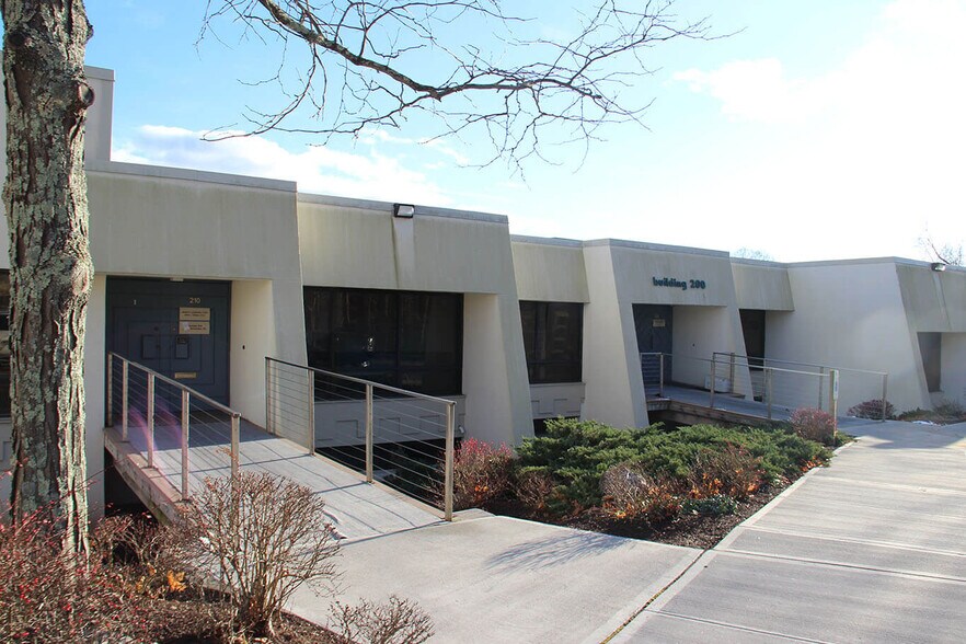 101 S Bedford Rd, Mount Kisco, NY à vendre - Photo principale – Image 1 sur 5