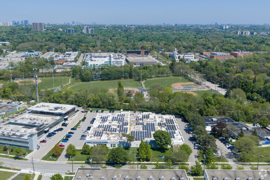 25 Scarsdale Rd, Toronto, ON à louer - Aérien – Image 3 sur 3