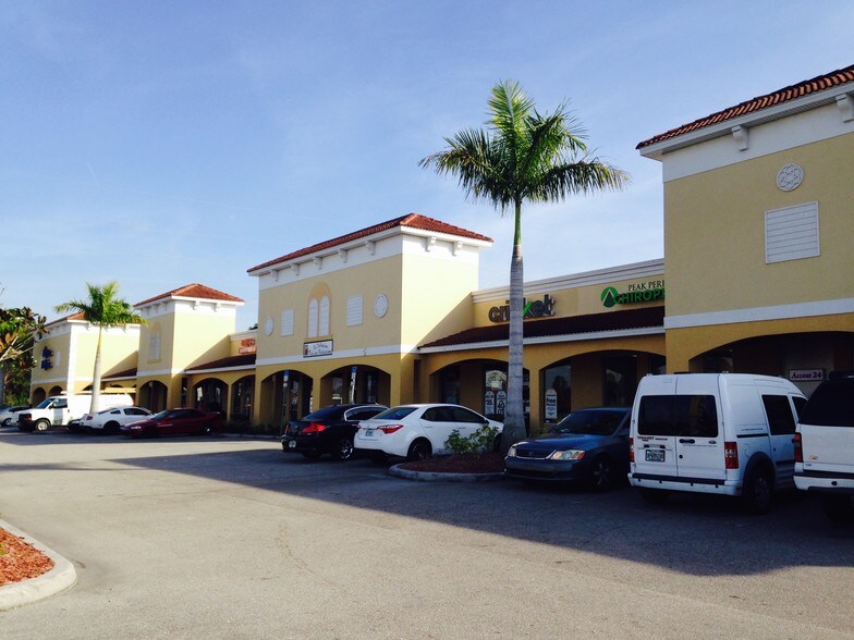 5705 Lee Blvd, Lehigh Acres, FL à louer - Photo principale – Image 1 sur 6