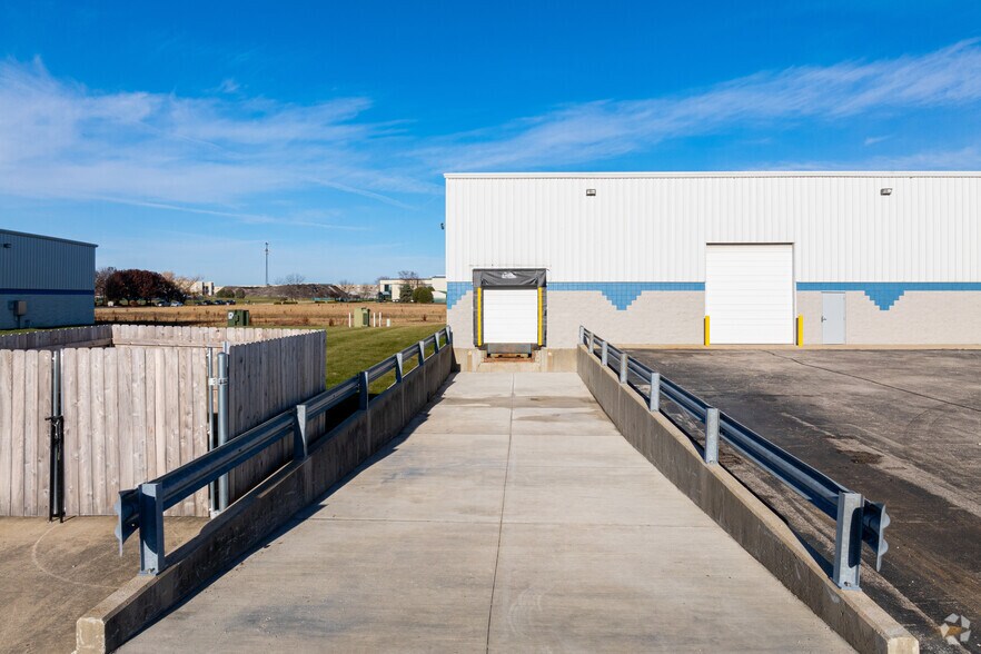 4036 Perry Blvd, Whitestown, IN à louer - Photo de l’immeuble – Image 2 sur 20