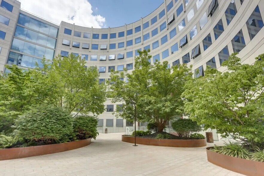 159 Rue Anatole France, Levallois-Perret à louer - Photo de l’immeuble – Image 3 sur 9