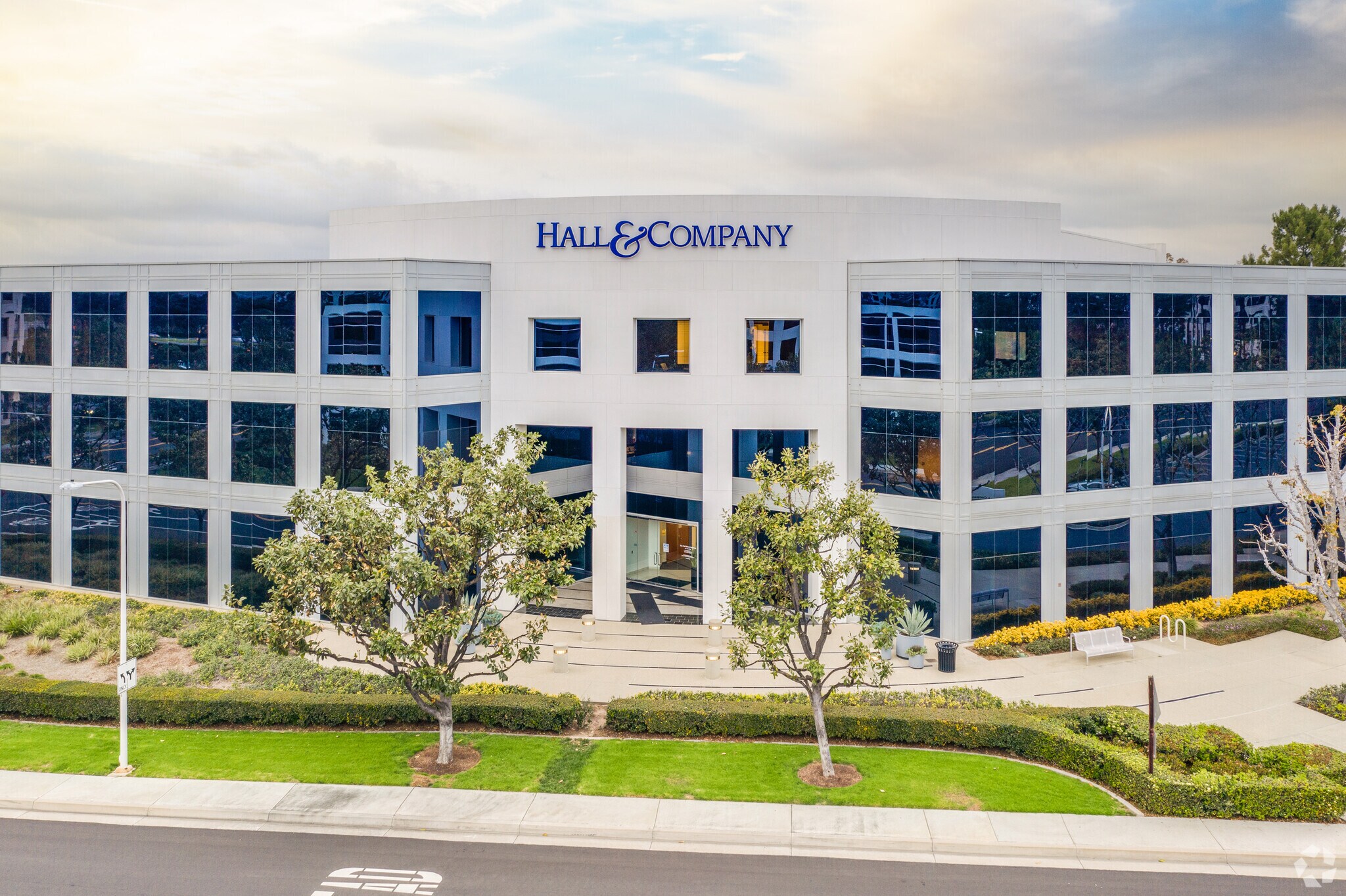 111 Pacifica, Irvine, CA à louer Photo principale– Image 1 sur 9