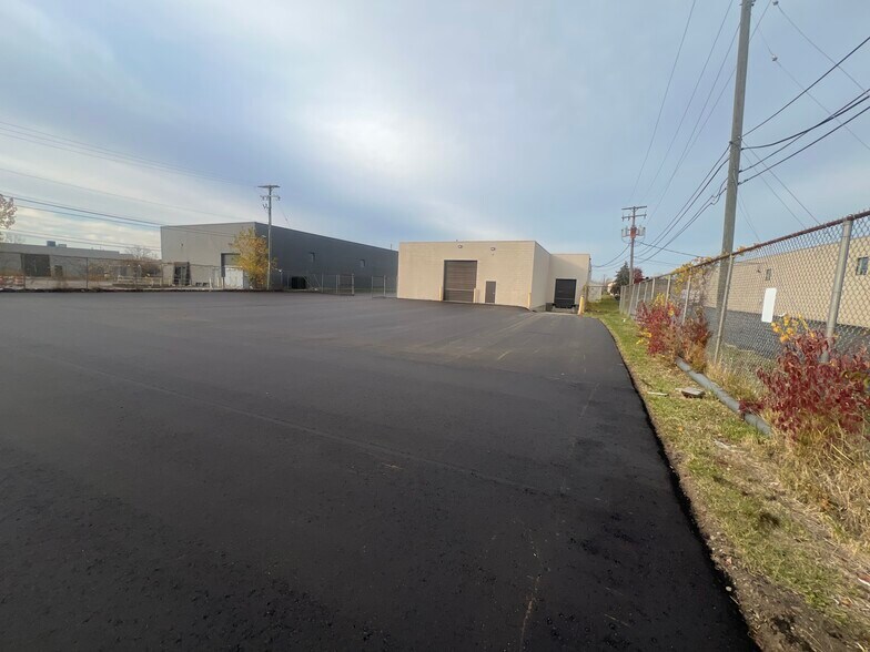 12499 Delta St, Taylor, MI à louer - Photo de l’immeuble – Image 3 sur 10