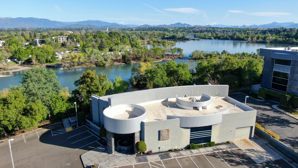 202 Hemsted Dr, Redding, CA à vendre - Photo de l’immeuble – Image 1 sur 20
