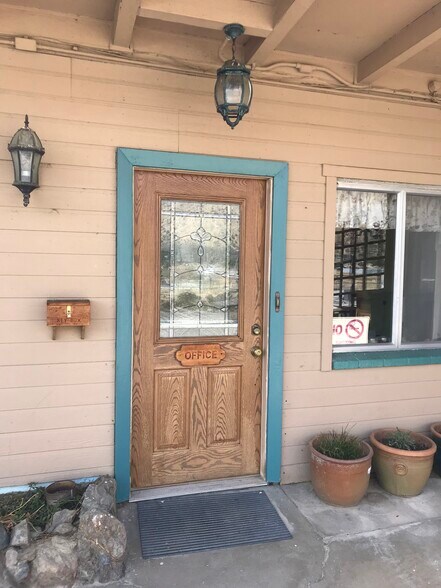 400 155th Hwy, Lake Isabella, CA à vendre - Photo de l’immeuble – Image 3 sur 12