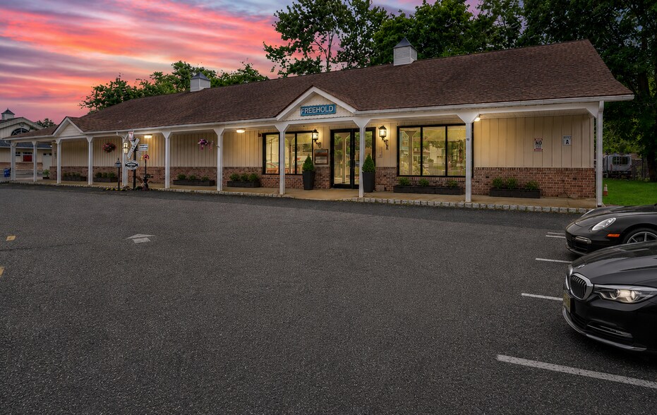 2 Monmouth Ave, Freehold, NJ à louer - Photo de l’immeuble – Image 1 sur 4