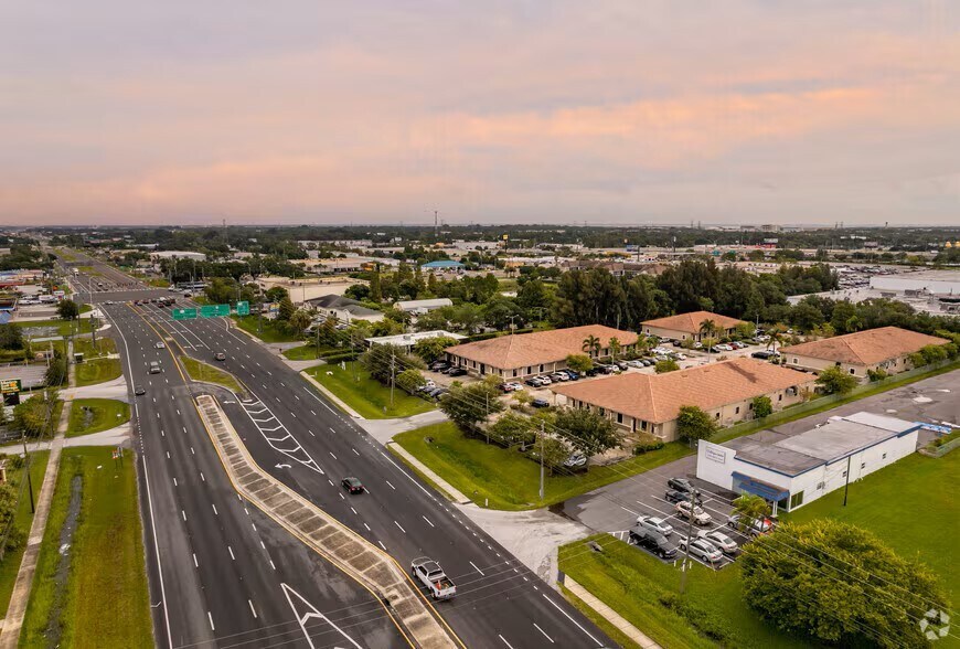 13117 66th St, Largo, FL à louer - Photo de l’immeuble – Image 1 sur 8