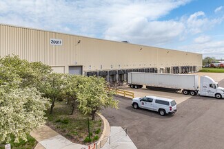 Plus de détails pour 2001 Baseline Rd, Montgomery, IL - Industriel/Logistique à louer