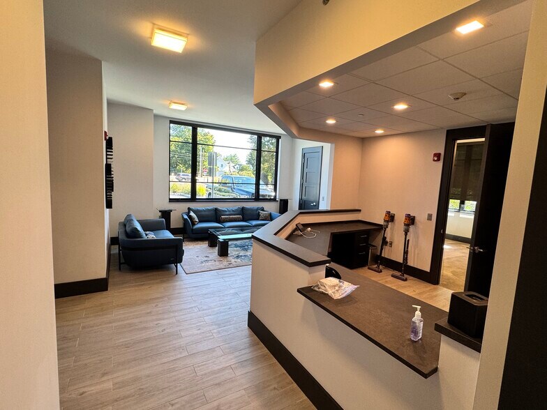 240 Paramus Rd, Ridgewood, NJ à louer - Hall d’entrée – Image 2 sur 5