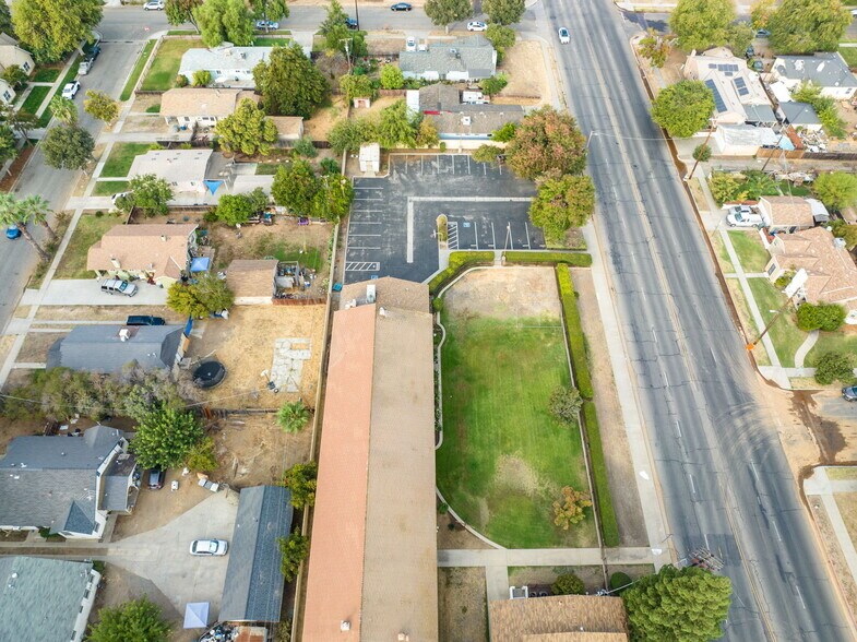 101 W Clinton Ave, Fresno, CA à vendre - Photo de l’immeuble – Image 2 sur 34