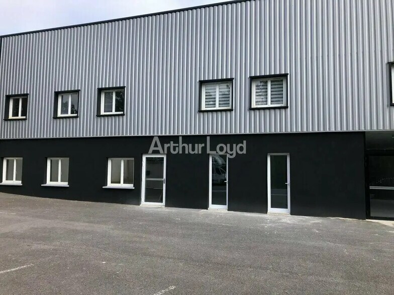 Local d'activités dans Tinqueux à vendre - Photo de l’immeuble – Image 3 sur 12