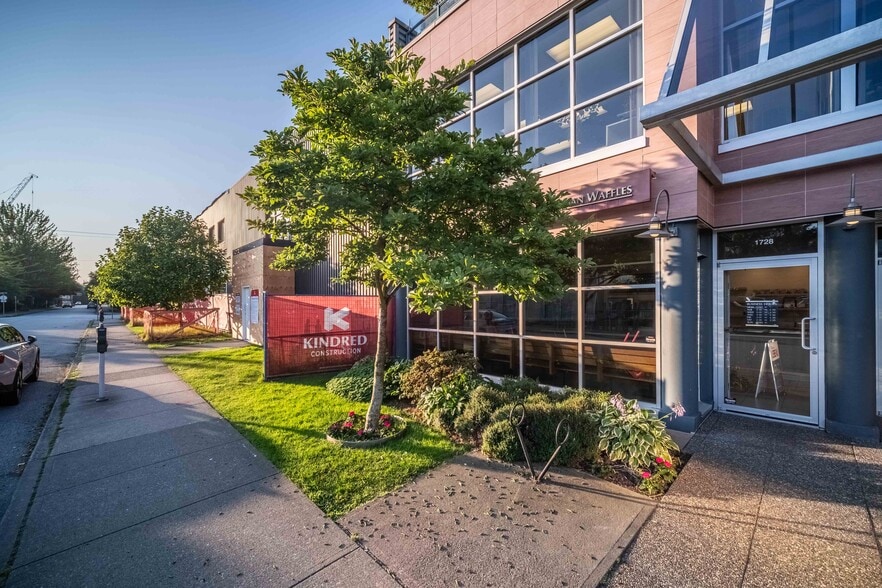 1728 2nd Av W, Vancouver, BC à vendre - Photo de l’immeuble – Image 2 sur 2