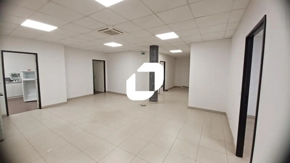 Bureau dans Gretz-Armainvilliers à louer - Photo de l’immeuble – Image 1 sur 7