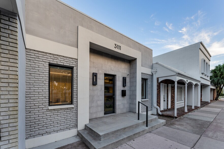 3111 Ponce De Leon Blvd, Coral Gables, FL à louer - Photo de l’immeuble – Image 2 sur 11