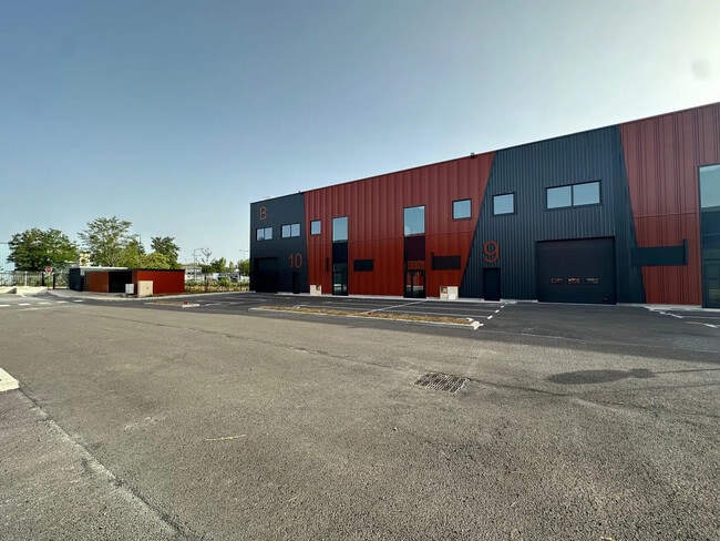 Plus de détails pour Local d'activités à louer