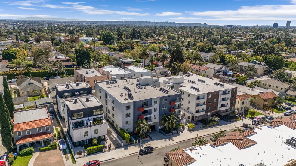 5026 Rosewood Ave, Los Angeles, CA à vendre - Photo de l’immeuble – Image 3 sur 14