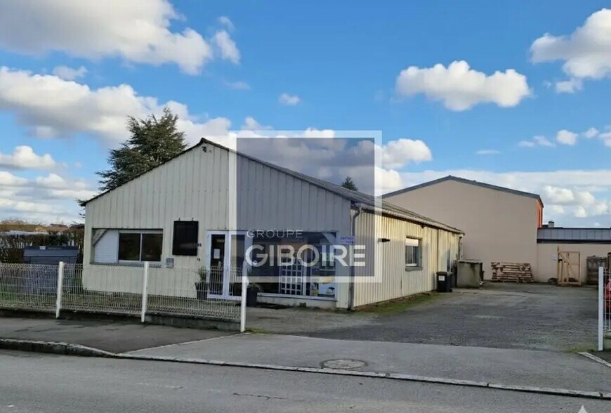 Industriel/Logistique dans Châteaugiron à louer - Photo de l’immeuble – Image 1 sur 8