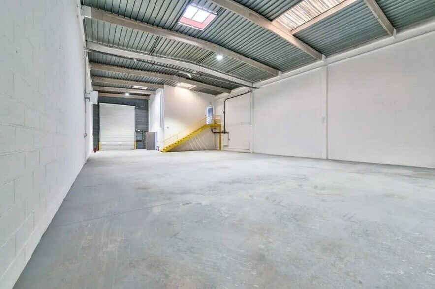 Local d’activités dans Torcy à louer - Photo de l’immeuble – Image 1 sur 4