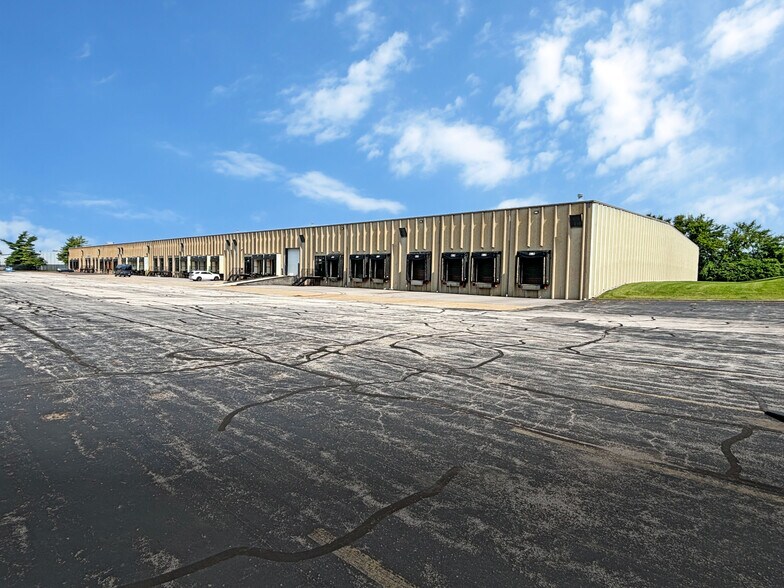8801-8845 Seeger Industrial Dr, Saint Louis, MO à louer - Photo de l’immeuble – Image 1 sur 5