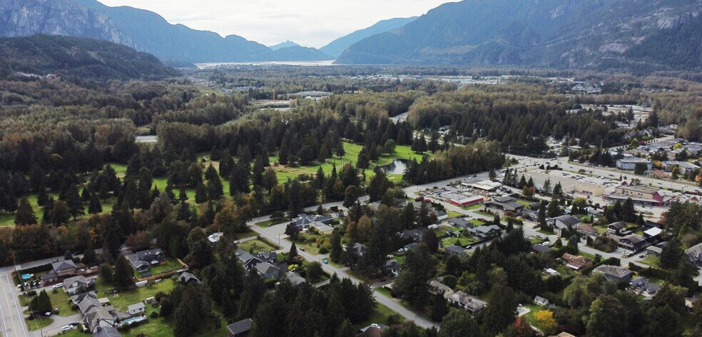 40127 Kalodon Rd, Squamish, BC à vendre - Photo principale – Image 1 sur 1