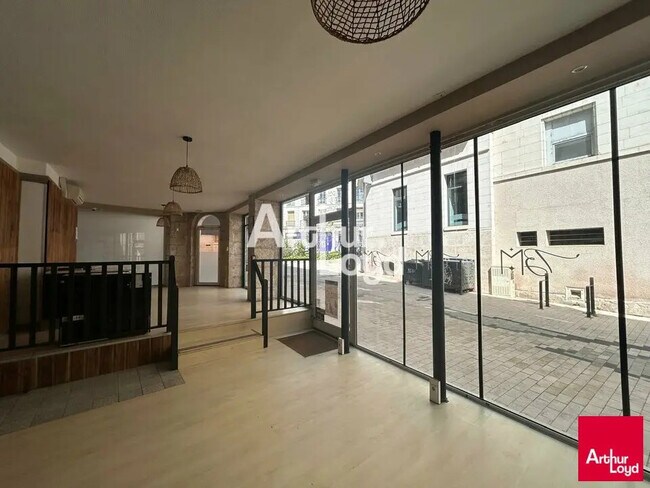 Plus de détails pour Local commercial à louer