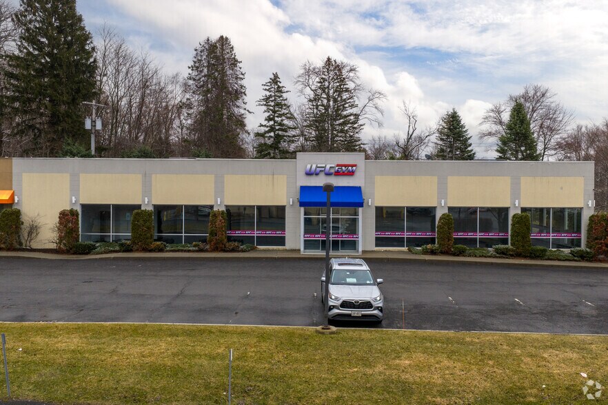 457 Albany Shaker Rd, Albany, NY à louer - Photo de l’immeuble – Image 2 sur 2