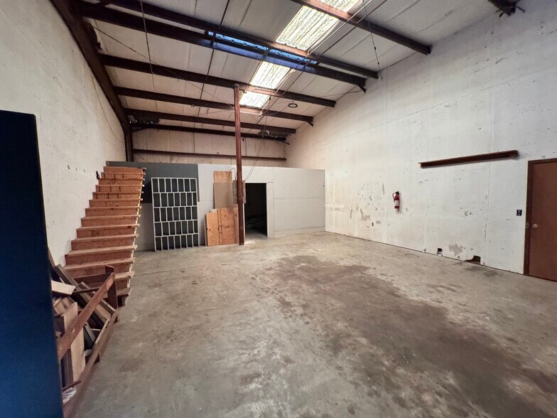 1074 N Us-1, Ormond Beach, FL à louer - Photo de l’immeuble – Image 2 sur 14