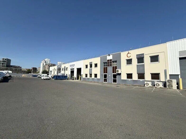 Local d’activités dans Gennevilliers à louer - Photo de l’immeuble – Image 1 sur 7