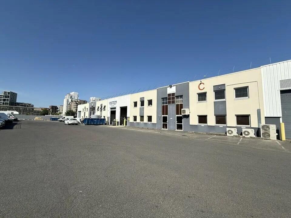 Local d’activités dans Gennevilliers à louer Photo de l’immeuble– Image 1 sur 8