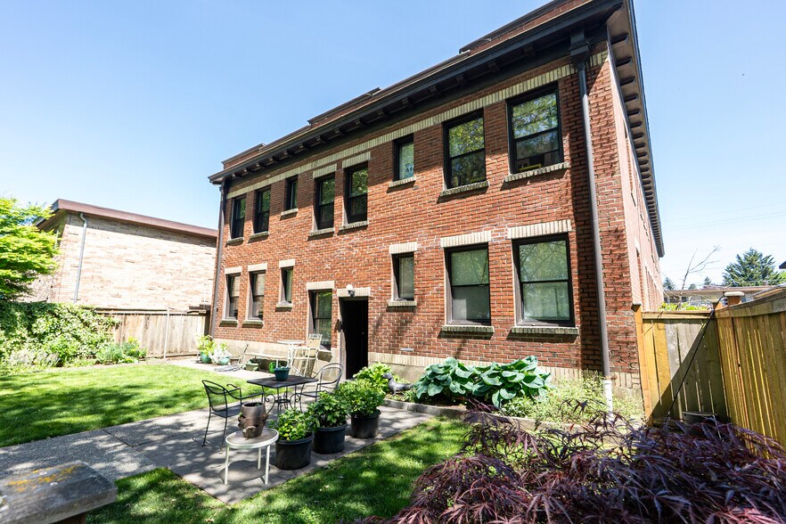 1003 N 1st St, Renton, WA à vendre - Photo de l’immeuble – Image 2 sur 20