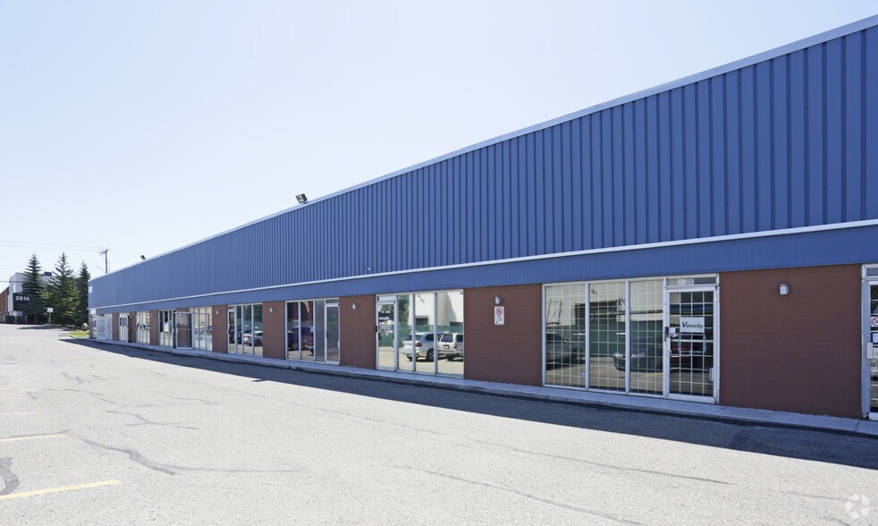 2625 18th St NE, Calgary, AB à louer - Photo de l’immeuble – Image 2 sur 3