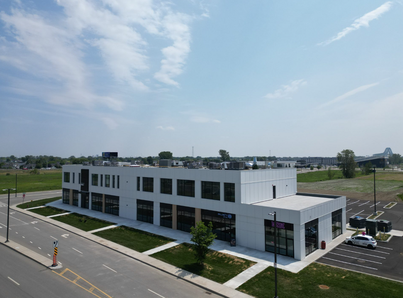 2605 St Des Vitrines, Trois-Rivières, QC à louer - Photo de l’immeuble – Image 2 sur 2