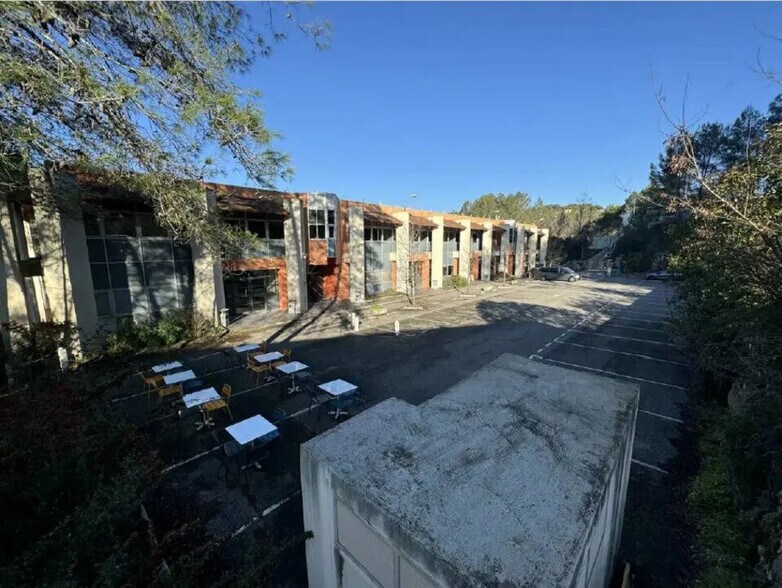 Industriel/Logistique dans Valbonne à louer - Photo de l’immeuble – Image 1 sur 3