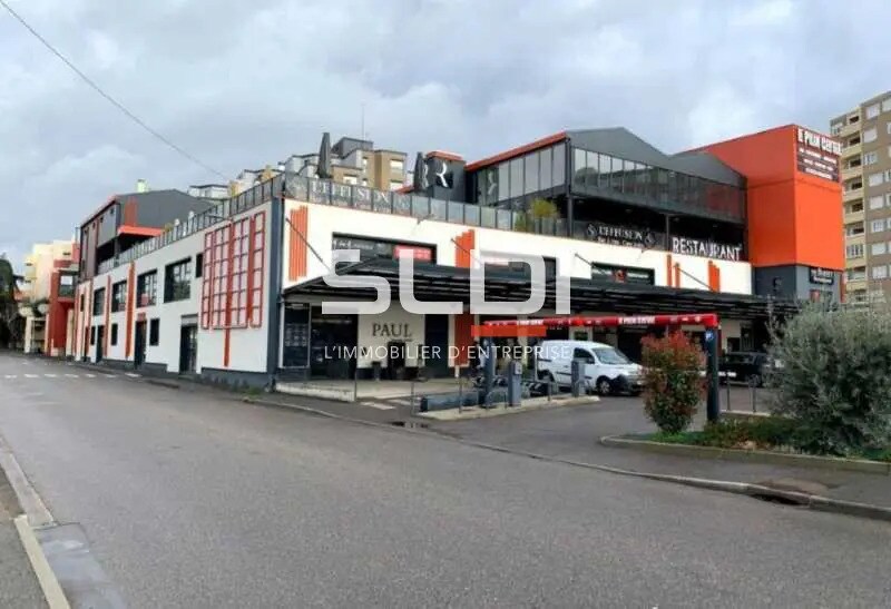 Local commercial dans Bourgoin-Jallieu à louer - Photo de l’immeuble – Image 3 sur 6