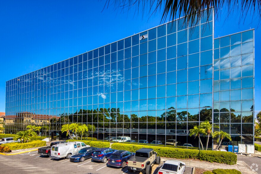 5100 W Kennedy Blvd, Tampa, FL à louer - Photo de l’immeuble – Image 1 sur 8
