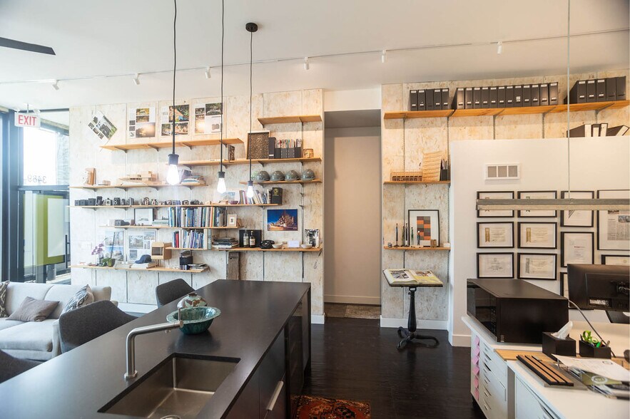 3489 N Elston Ave, Chicago, IL à vendre - Photo intérieure – Image 2 sur 17