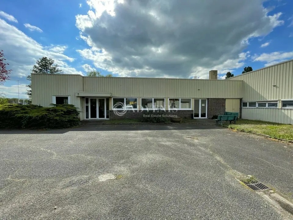 Local d'activités dans Ormes à vendre Photo de l’immeuble– Image 1 sur 12