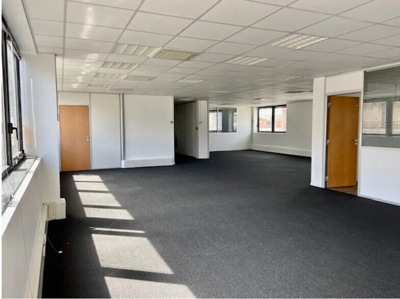Bureau dans Boulogne-Billancourt à louer - Photo de l’immeuble – Image 2 sur 9