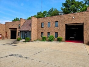 12855 York Delta Dr, North Royalton, OH à louer Photo intérieure– Image 1 sur 8