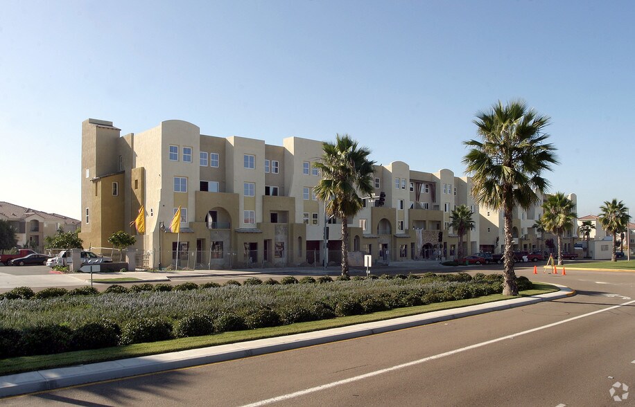 1730-1760 E Palomar St, Chula Vista, CA à louer - Photo de l’immeuble – Image 2 sur 5