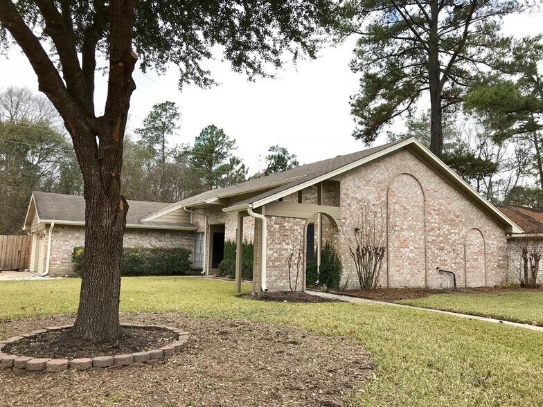 1630 Hollyberry Dr, Houston, TX à vendre - Photo principale – Image 1 sur 2